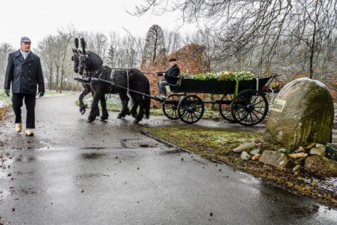 begrafeniskoets - Authentiek vervoer van overledenen met paard en wagen