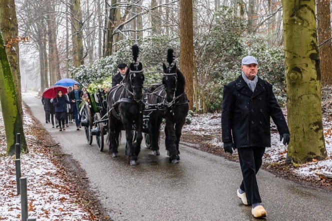 begrafeniskoets - Authentiek vervoer van overledenen met paard en wagen