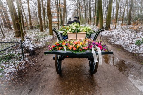 begrafeniskoets - Authentiek vervoer van overledenen met paard en wagen