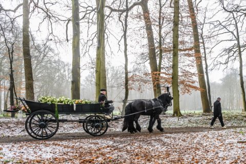 begrafeniskoets - Authentiek vervoer van overledenen met paard en wagen