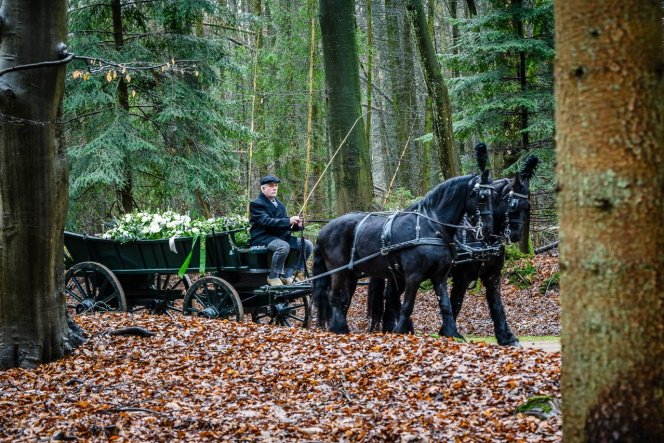 begrafeniskoets - Authentiek vervoer van overledenen met paard en wagen